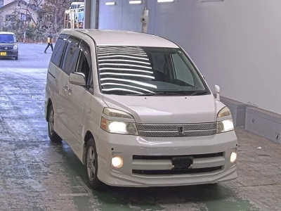 Toyota VOXY  с аукциона в Японии