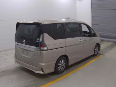 Nissan SERENA  с аукциона в Японии