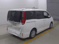 Toyota NOAH лот № 8010 оценка R  с аукциона в Японии 3