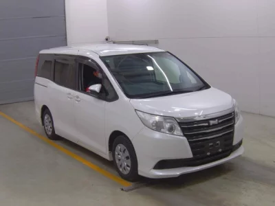 Toyota NOAH  с аукциона в Японии