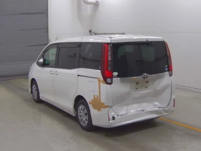 Toyota NOAH  с аукциона в Японии