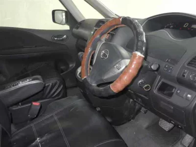 Nissan SERENA  с аукциона в Японии