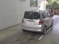 Toyota RACTIS лот № 1086 оценка R  с аукциона в Японии 4