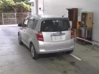 Toyota RACTIS лот № 1086 оценка R  с аукциона в Японии 1