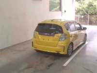 Honda FIT лот № 1046 оценка 3  с аукциона в Японии 4