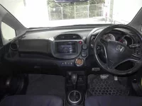 Honda FIT лот № 1046 оценка 3  с аукциона в Японии 5