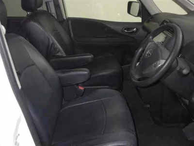 Nissan SERENA  с аукциона в Японии