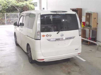 Nissan SERENA  с аукциона в Японии