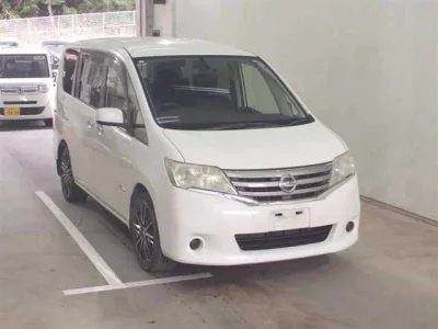 Nissan SERENA  с аукциона в Японии