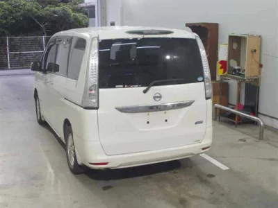 Nissan SERENA  с аукциона в Японии