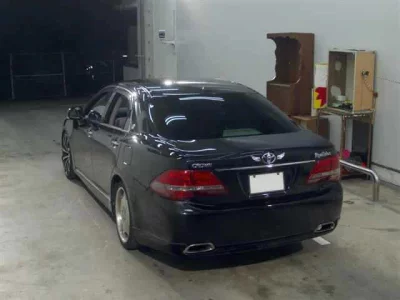 Toyota CROWN  с аукциона в Японии