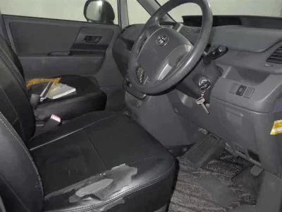 Toyota NOAH  с аукциона в Японии
