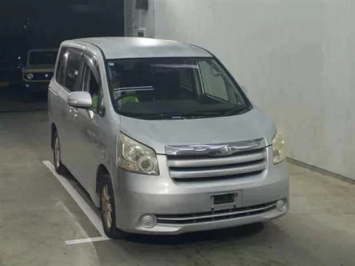 Toyota NOAH  с аукциона в Японии