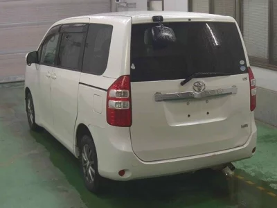Toyota NOAH  с аукциона в Японии
