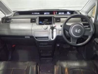 Honda STEP WAGON лот № 32 оценка 3  с аукциона в Японии 2