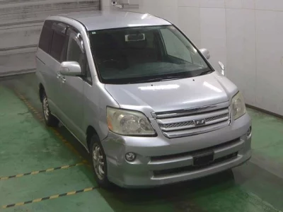 Toyota NOAH  с аукциона в Японии