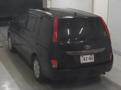 Toyota ISIS  с аукциона в Японии