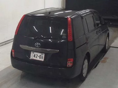 Toyota ISIS  с аукциона в Японии