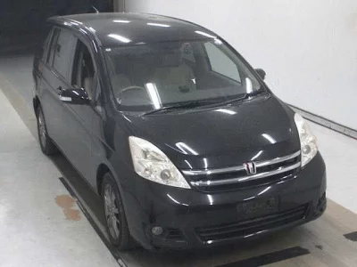 Toyota ISIS  с аукциона в Японии