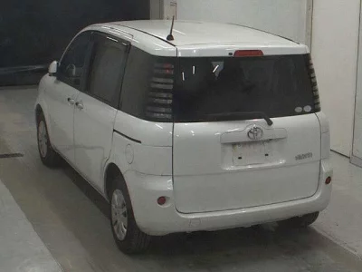 Toyota SIENTA  с аукциона в Японии
