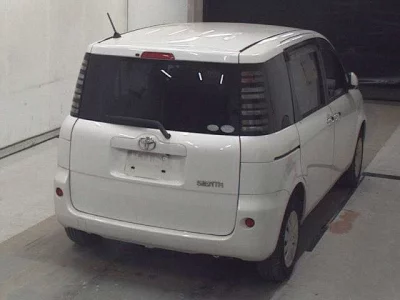 Toyota SIENTA  с аукциона в Японии