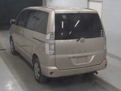 Toyota VOXY  с аукциона в Японии