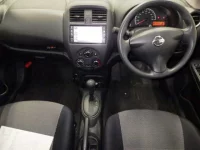 Nissan LATIO лот № 3143 оценка 3.5  с аукциона в Японии 2