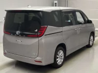 Toyota NOAH лот № 18 оценка 4  с аукциона в Японии 1