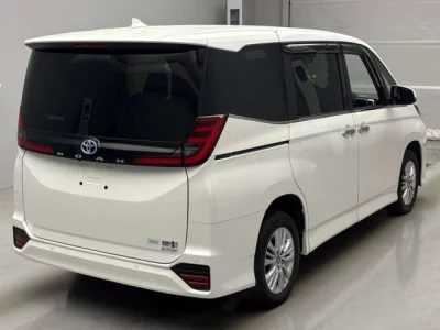 Toyota NOAH  с аукциона в Японии
