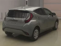 Toyota AQUA лот № 80064 оценка R  с аукциона в Японии 1