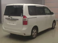 Toyota NOAH лот № 80519 оценка 3.5  с аукциона в Японии 1