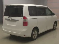 Toyota NOAH лот № 80526 оценка 3  с аукциона в Японии 1