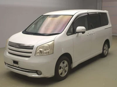 Toyota NOAH  с аукциона в Японии