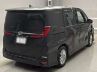 Toyota NOAH лот № 207 оценка R  с аукциона в Японии 1