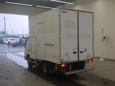 Toyota DYNA  с аукциона в Японии