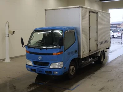 Toyota DYNA  с аукциона в Японии