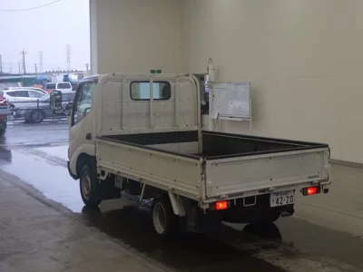 Toyota DYNA  с аукциона в Японии