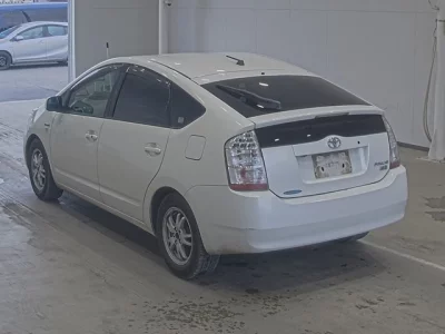 Toyota Prius  с аукциона в Японии