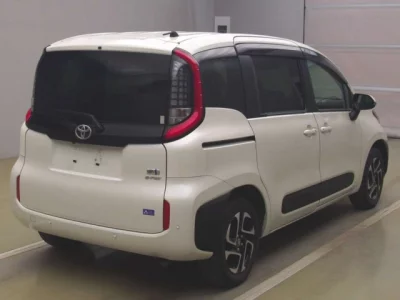 Toyota SIENTA  с аукциона в Японии