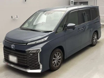 Toyota VOXY  с аукциона в Японии