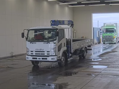 Isuzu TRUCK