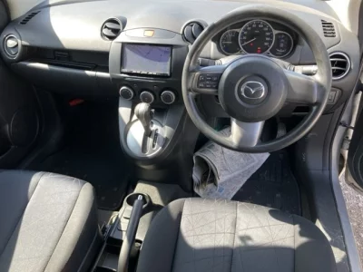 Mazda DEMIO  с аукциона в Японии
