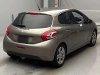 Peugeot 208 лот № 18155 оценка 4  с аукциона в Японии 1