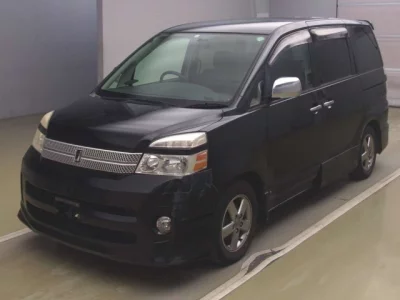 Toyota VOXY  с аукциона в Японии