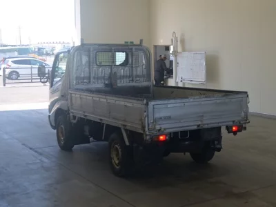 Toyota DYNA  с аукциона в Японии