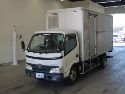 Toyota DYNA  с аукциона в Японии