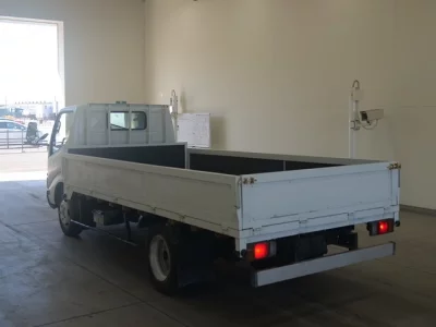 Toyota DYNA  с аукциона в Японии