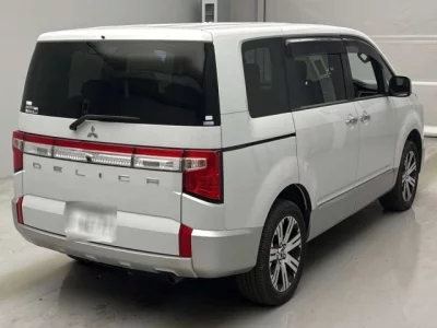Mitsubishi DELICA D5