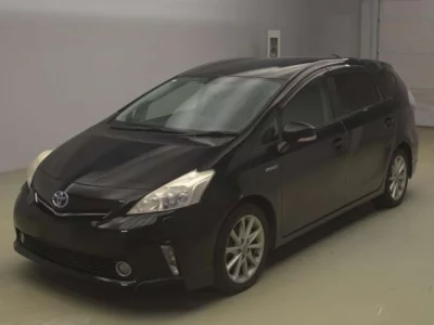 Toyota PRIUS ALPHA  с аукциона в Японии