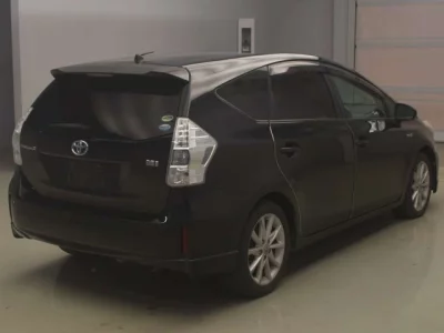 Toyota PRIUS ALPHA  с аукциона в Японии